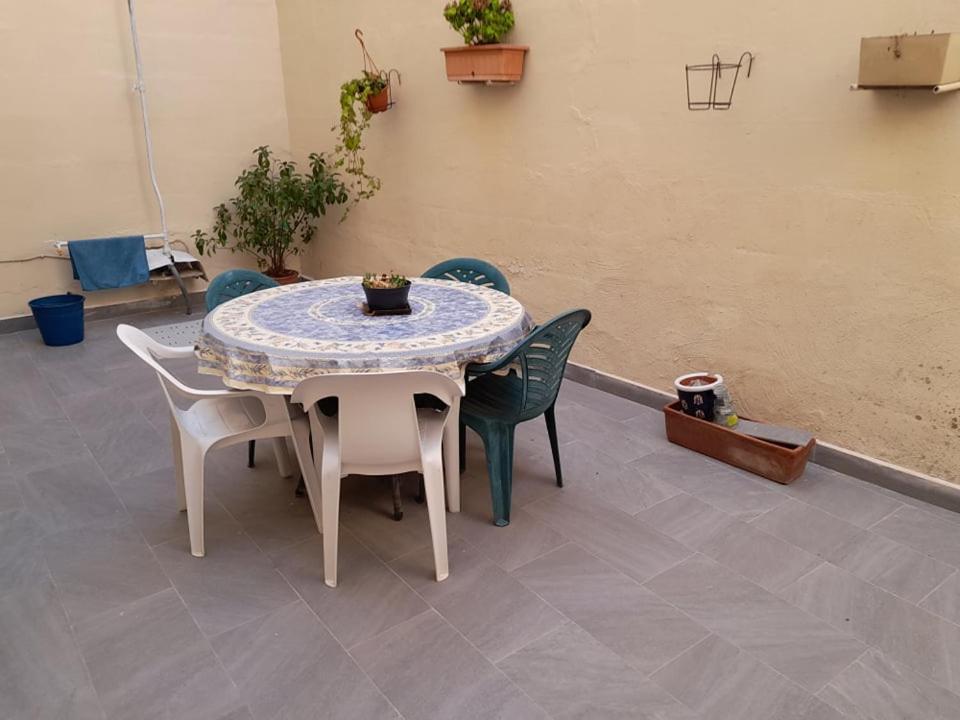 Dynesty B&B Birżebbuġa Екстериор снимка