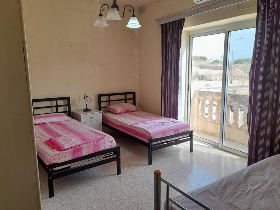 Dynesty B&B Birżebbuġa Екстериор снимка